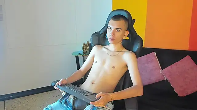 RowanCley online show from 8, 11, 2025