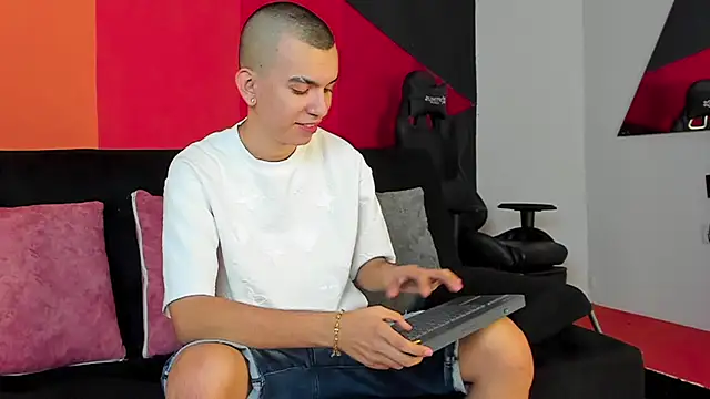 RowanCley online show from 13, 9, 2025