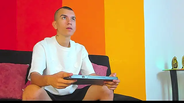 RowanCley online show from 22, 9, 2025