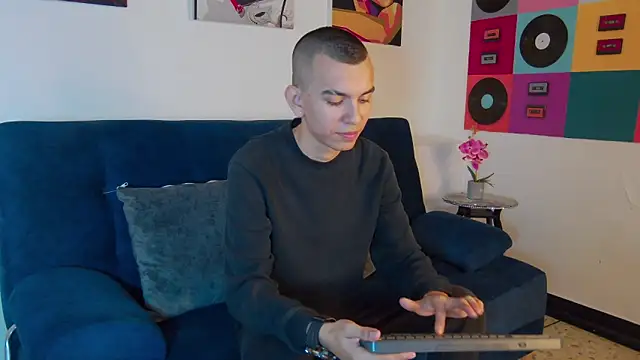 RowanCley online show from 17, 10, 2025