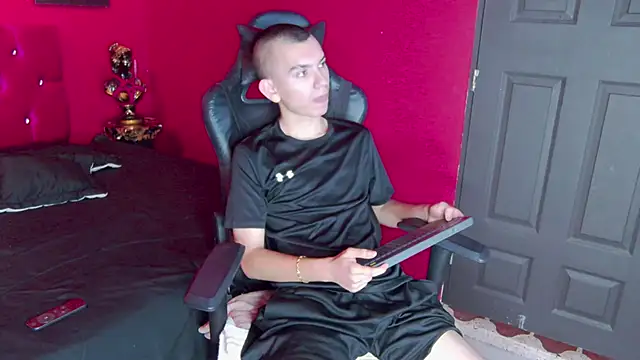 RowanCley online show from 1, 10, 2025