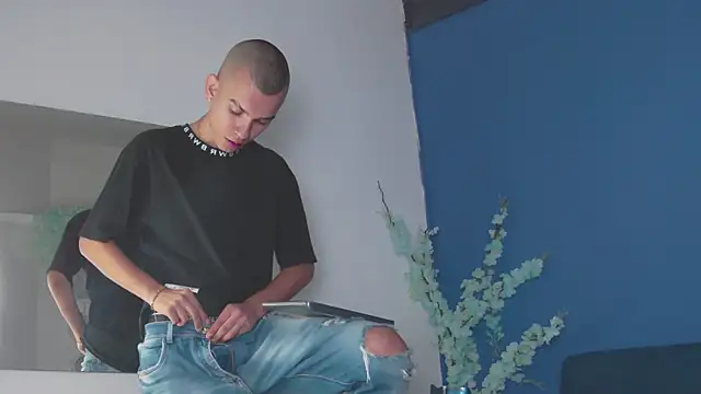 RowanCley online show from 3, 10, 2025