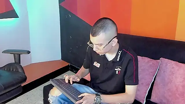 RowanCley online show from 21, 10, 2025