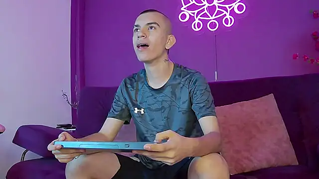 RowanCley online show from 19, 9, 2025