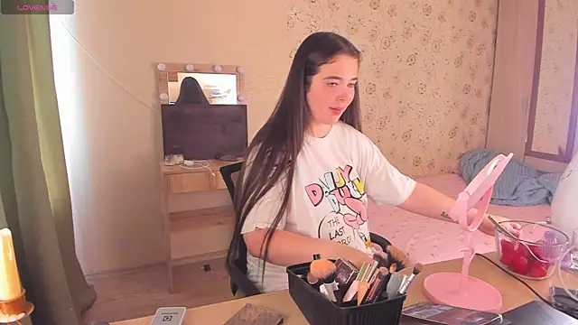 Snapshot of Alice_next_door chatting on 12, 6, 2026 Alice next door online show from 12, 6, 2026