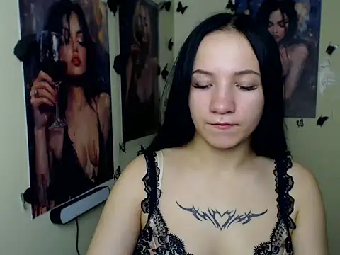 Snapshot of Em7MaA chatting on 8, 11, 2025 Em7MaA online show from 8, 11, 2025