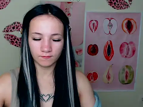 Snapshot of Em7MaA chatting on 8, 10, 2025 Em7MaA online show from 8, 10, 2025