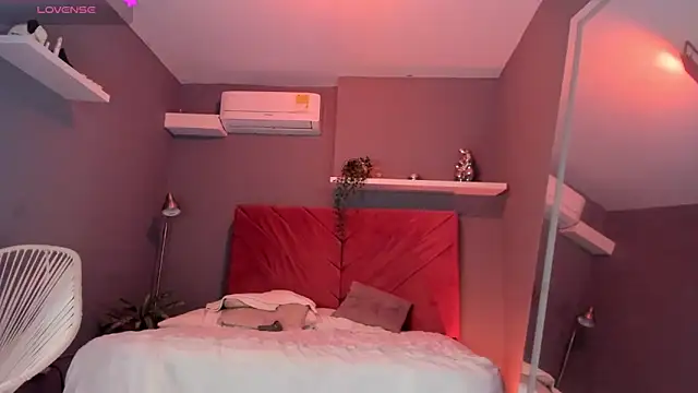 Snapshot of cinnia_ chatting on 10, 2, 2026 cinnia online show from 10, 2, 2026