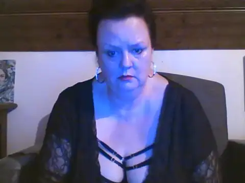TiffanyMature online show from 2, 4, 2026