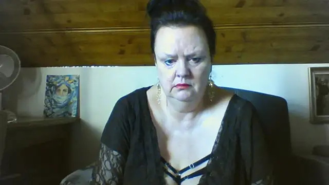 TiffanyMature online show from 2, 4, 2026