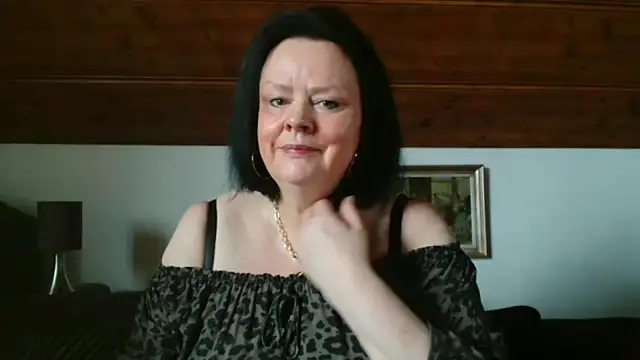 TiffanyMature online show from 27, 10, 2025