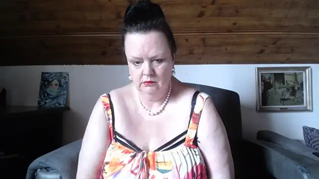 Snapshot of TiffanyMature chatting on 8, 5, 2026 TiffanyMature online show from 8, 5, 2026