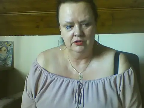 TiffanyMature online show from 10, 4, 2026