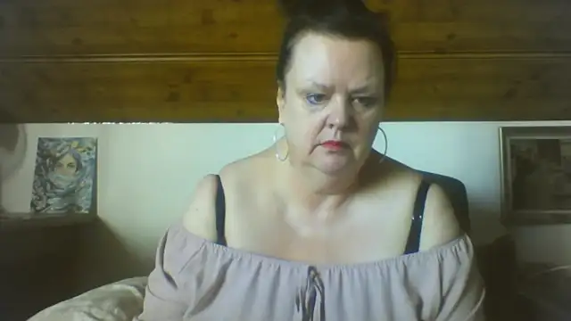 TiffanyMature online show from 15, 4, 2026