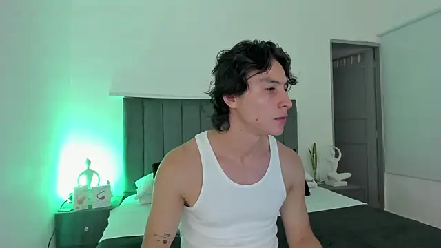 AlexanderHall online show from 8, 9, 2025