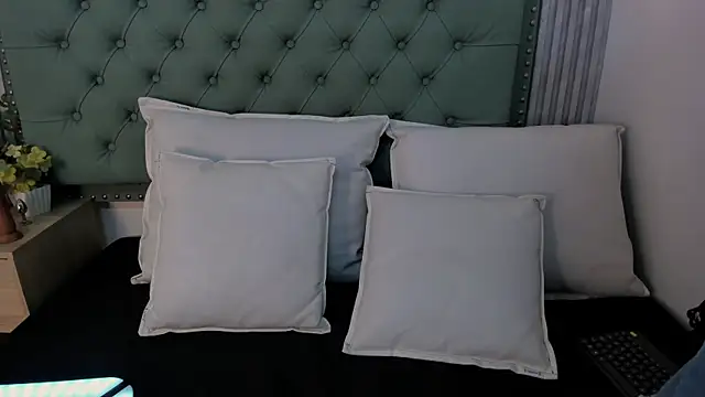 ValeriaJulio  online show from 12, 11, 2025