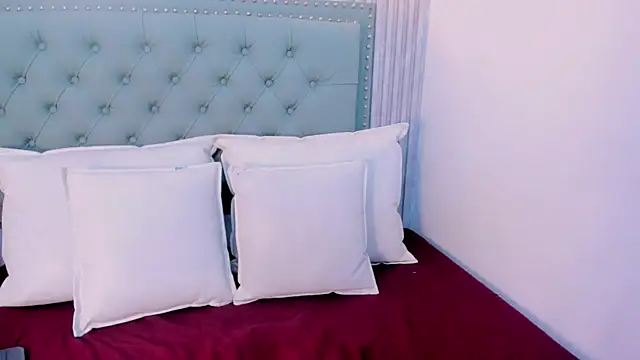 ValeriaJulio  online show from 7, 10, 2025