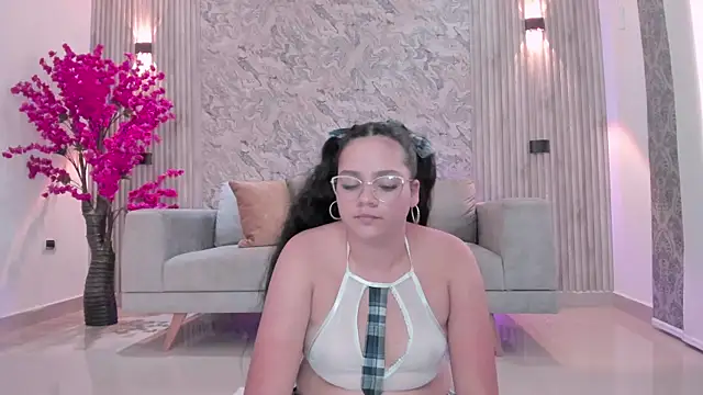 karlie small online show from 12, 2, 2026