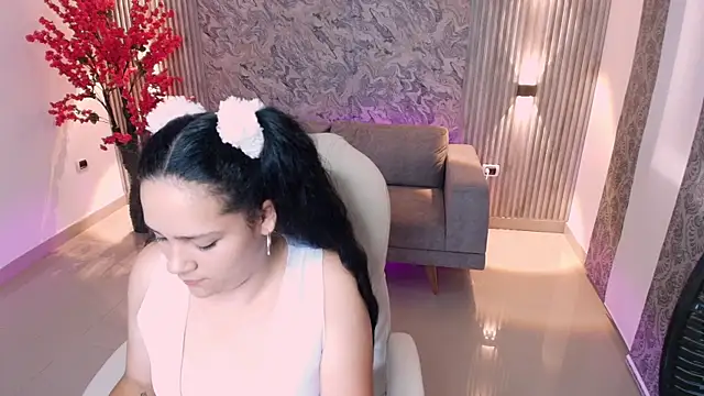 karlie small online show from 18, 9, 2025