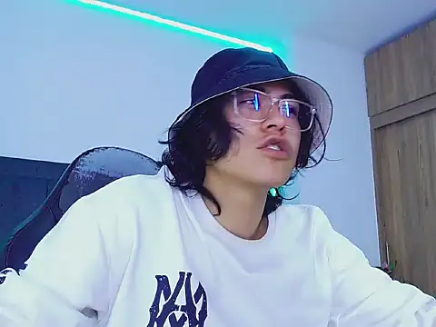 dirty model online show from 19, 10, 2025