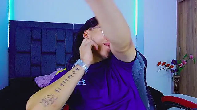 dirty model online show from 17, 10, 2025