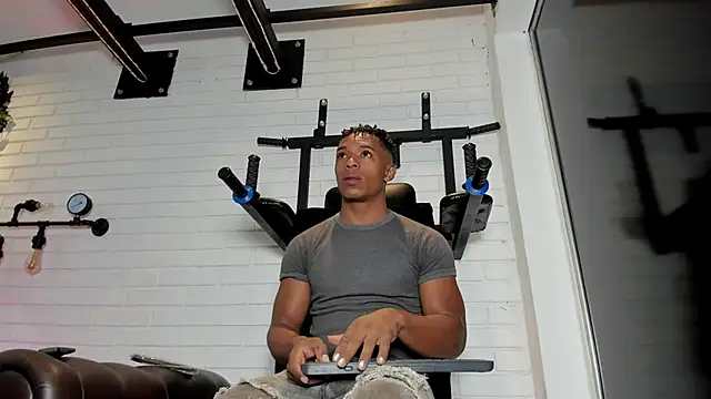 ItaloMoore online show from 17, 10, 2025