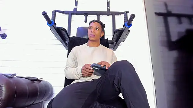 ItaloMoore online show from 10, 11, 2025