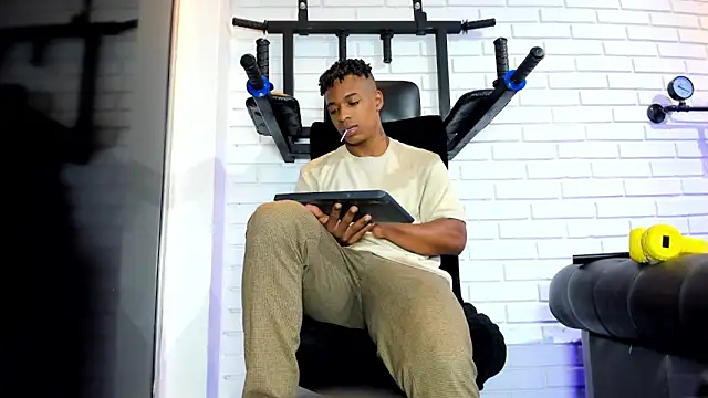 ItaloMoore online show from 4, 4, 2026