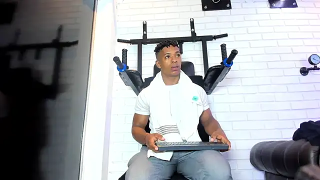 ItaloMoore online show from 6, 3, 2026