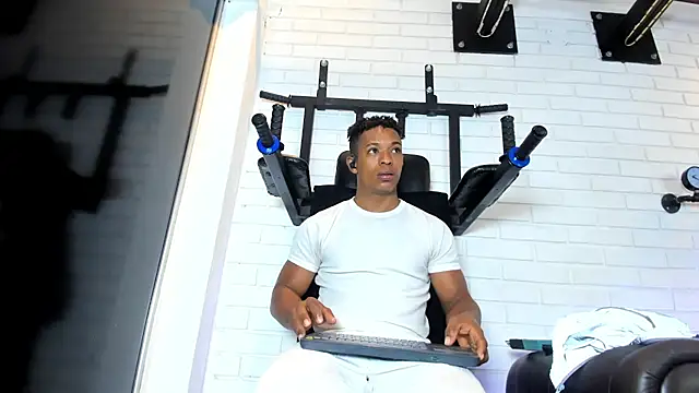 ItaloMoore online show from 20, 2, 2026