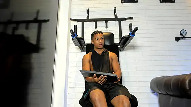 ItaloMoore online show from 2, 10, 2025