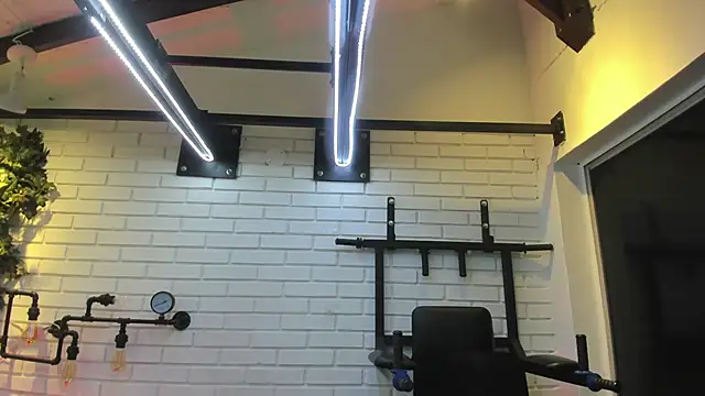 ItaloMoore online show from 4, 11, 2025