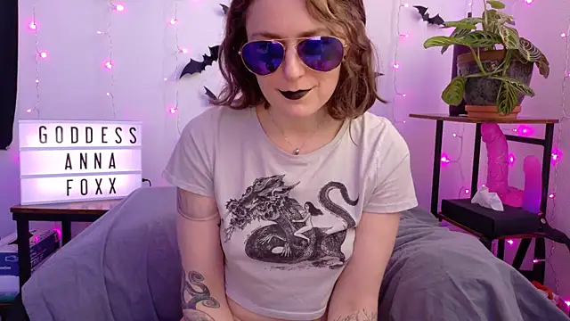 mistressannafoxx online show from 26, 2, 2026