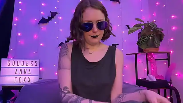 mistressannafoxx online show from 13, 1, 2026