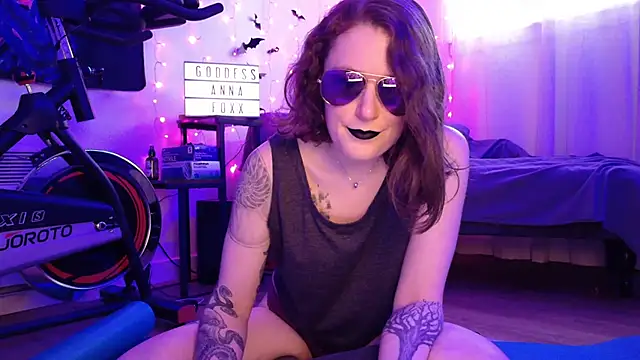 mistressannafoxx online show from 13, 3, 2026