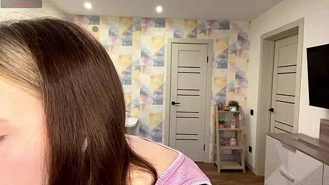 NylaNadler online show from 4, 3, 2026