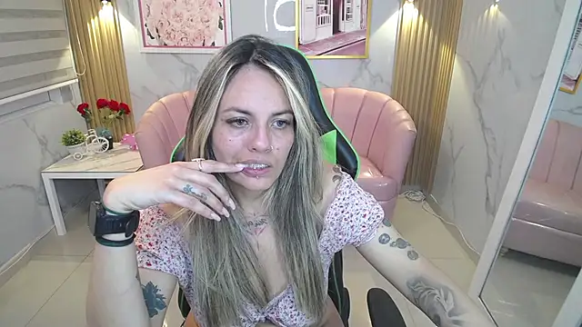 Jade Jones a online show from 23, 9, 2025