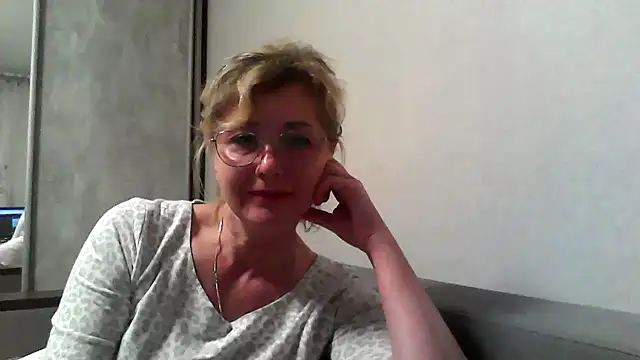 IrynaMolbertx online show from 4, 10, 2025