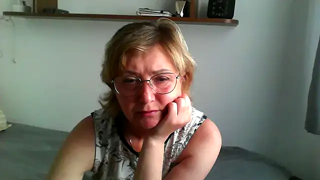 IrynaMolbertx online show from 21, 9, 2025