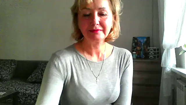 IrynaMolbertx online show from 11, 10, 2025