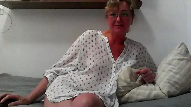 IrynaMolbertx online show from 25, 9, 2025