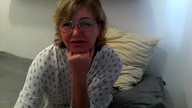 IrynaMolbertx online show from 19, 9, 2025