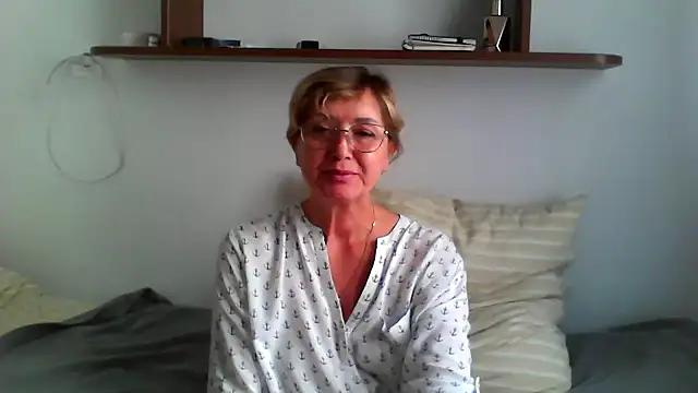 IrynaMolbertx online show from 22, 9, 2025