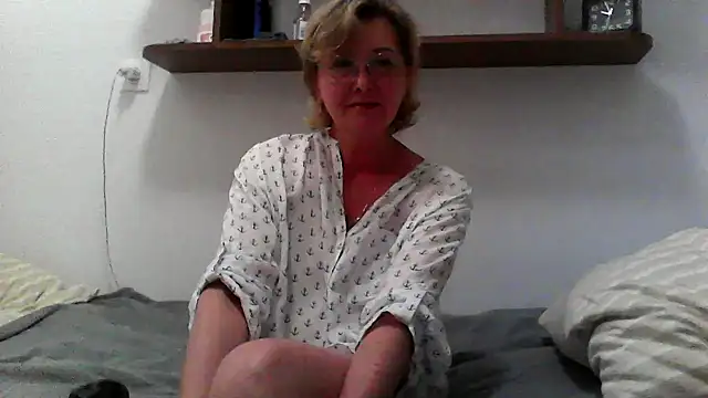 IrynaMolbertx online show from 15, 9, 2025