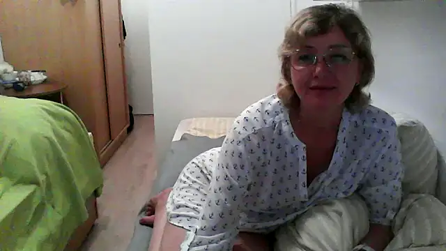 IrynaMolbertx online show from 19, 9, 2025