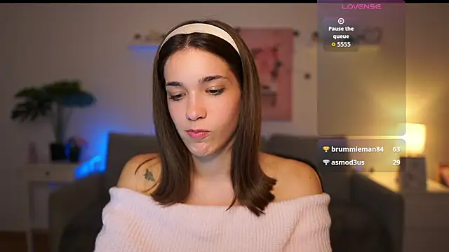 kissie cat online show from 8, 10, 2025