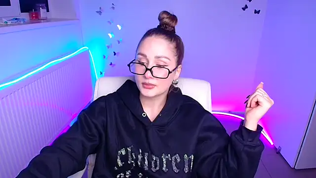 Stefanie Sweet online show from 21, 10, 2025