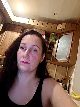 Amandda  online show from 4, 10, 2025