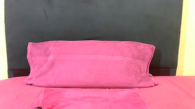 OnionBooty23 online show from 4, 10, 2025