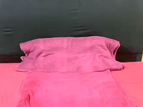 OnionBooty23 online show from 31, 10, 2025